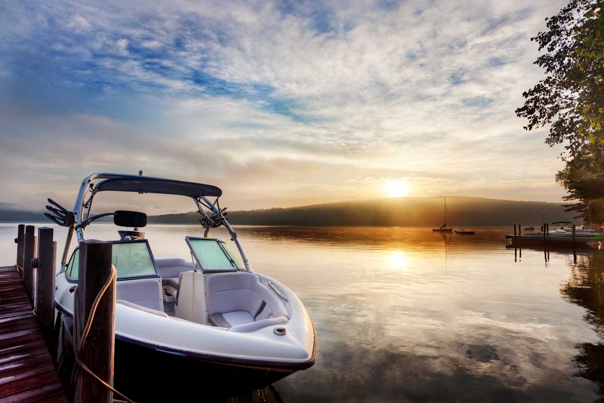 A fibreglass boat docked at a wooden jetty. Boat loans in Perth from Loans Unlimited make vessels affordable for Aussies.